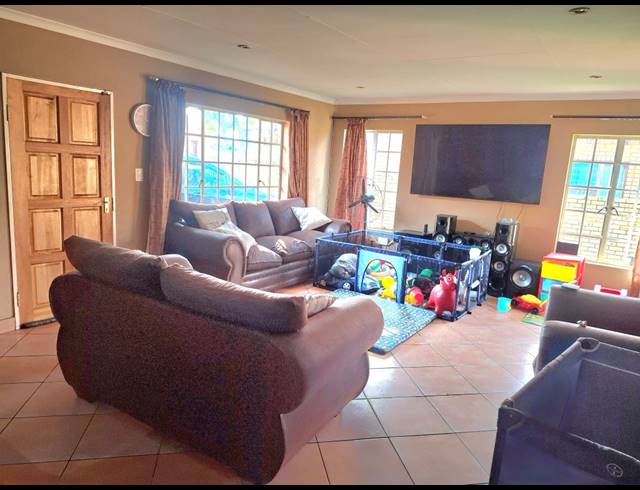 3 BEDROOM SECTIONAL TITLE FOR SALE IN EIKE PARK